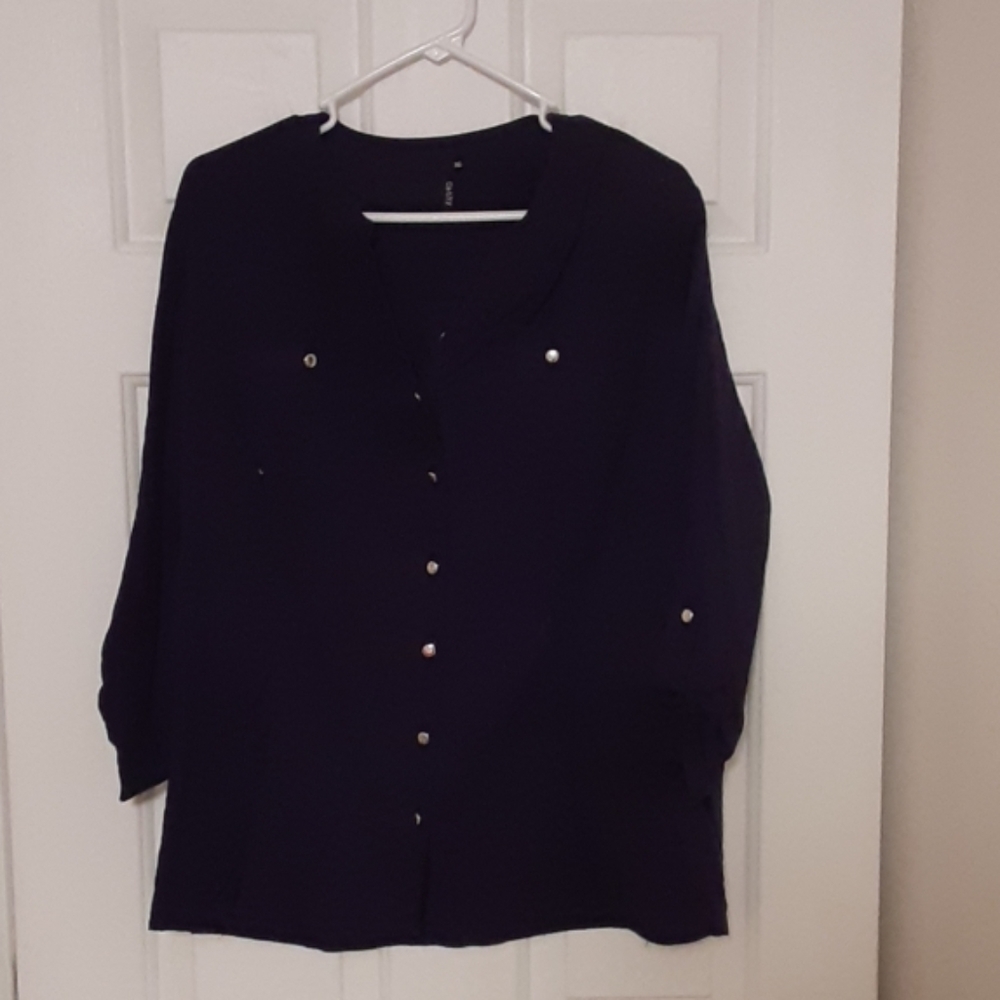 Blue mid level sleeve shirt